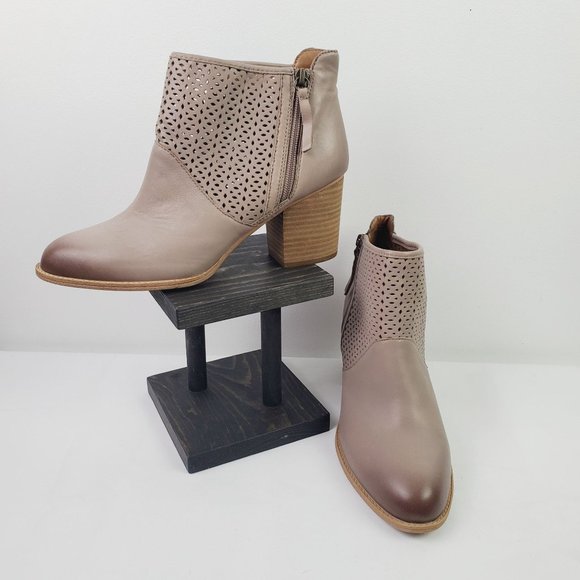 Sofft Shoes - Sofft Perforated Nude Ombre Zipper Side CBUG18 Bootie Sz 10M